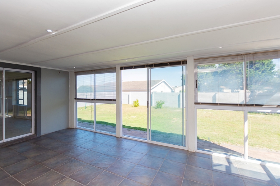 3 Bedroom Property for Sale in Country Club Western Cape